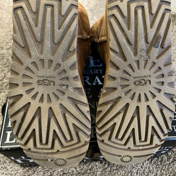 UGG Bailey Button - Chestnut - Picture 5 of 5